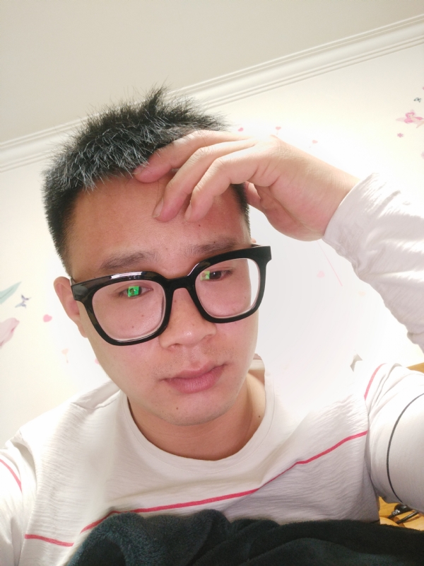 华灯初上的夜晚的第一张照片--南安相亲网