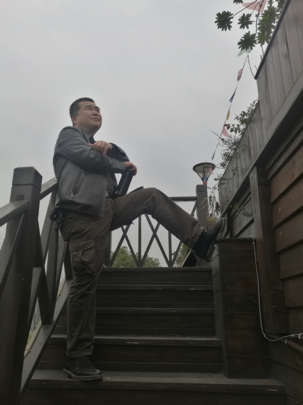 孤单背影的第一张照片--南安相亲网