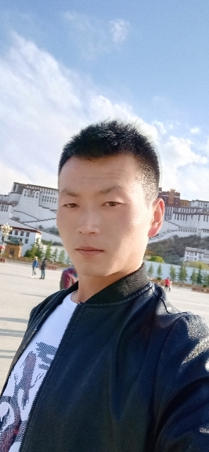 阳光下的小草的第一张照片--南安相亲网