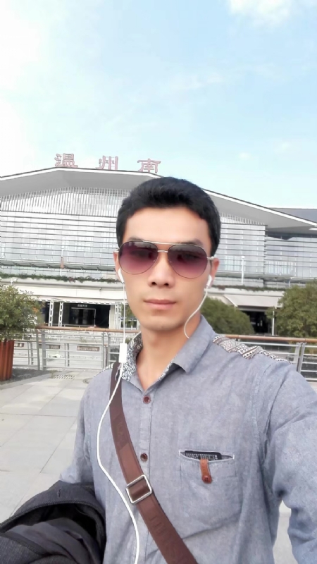 错把真心喂了狗的第三张照片--南安相亲网