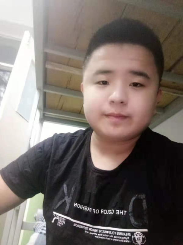 打小就爱淘气的第一张照片--南安相亲网