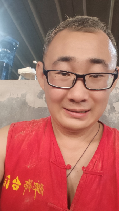 黑黑一笑的第二张照片--南安相亲网